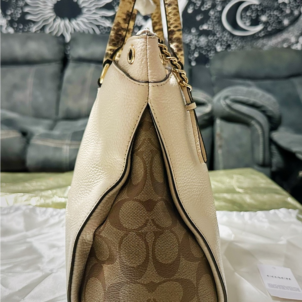 Coach shoulder bag Cream Leather Satchel with Signature Trim and Gold Hardware - Picture 14 of 17